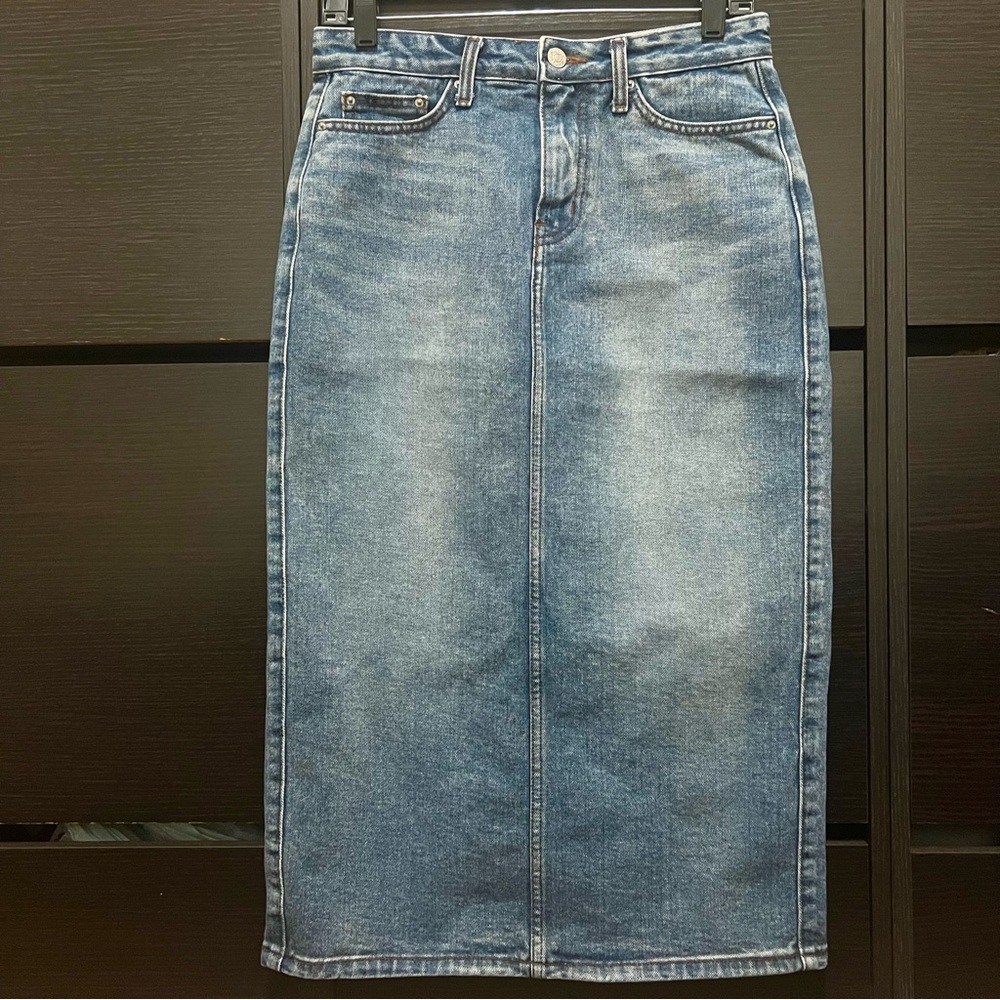Dunst back slit denim pencil skirt, size M, color blue